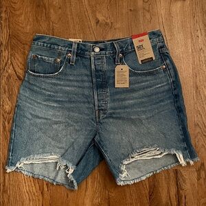NWT Levi’s 501 Mid-Thigh Shorts
